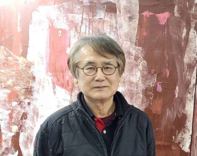 영남대 건축학부 명예교수이자 화가로서 왕성한 활동을 펼치고 있는 김영태 작가.<임훈기자 hoony@yeongnam.com>