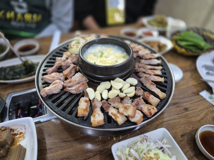 ‘겉바속촉’ 인생 소금구이… 포항 이동 ‘흑돼지구이’