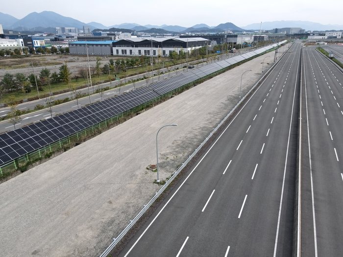 대구 달성군 대구주행시험장 일원에 조성된 대구시민햇빛발전소 19호기 모습. <달구벌시민햇빛발전협동조합 제공>