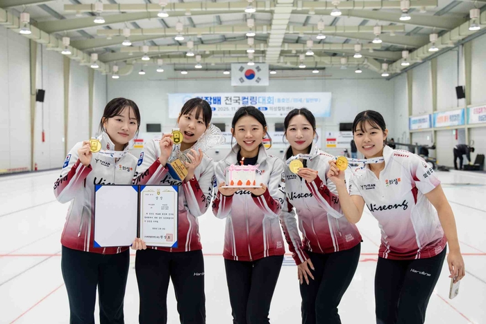 의성군청 남녀 컬링팀, 전국대회 동반 우승…‘컬링 성지’ 저력 과시