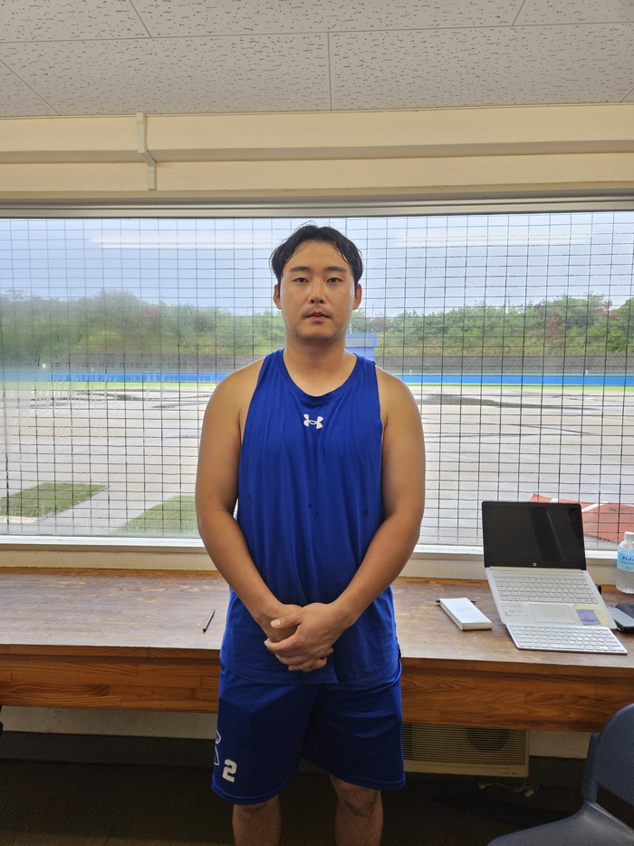 일본 오키나와에 위치한 아카마구장에서 삼성 라이온즈 김재성이 인터뷰 중이다. 정지윤기자 yooni@yeongnam.com