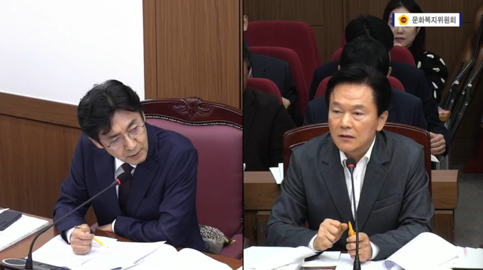 17일 열린 대구시의회 문화복지위원회의 대구문화예술진흥원 행정사무감사에서 정일균 대구시의원(왼쪽)이 김진상 기획경영본부장에게 질의하고 있다. <대구시의회 홈페이지 캡처>