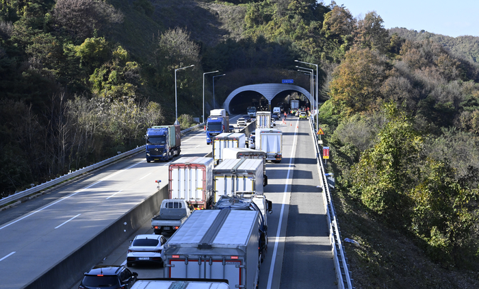[포토뉴스] 중부내륙고속도로 양평방향 고령2터널 화재로 1명 사망