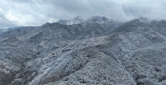 지난해 11월 첫 눈이 내린 팔공산 전경. 영남일보DB