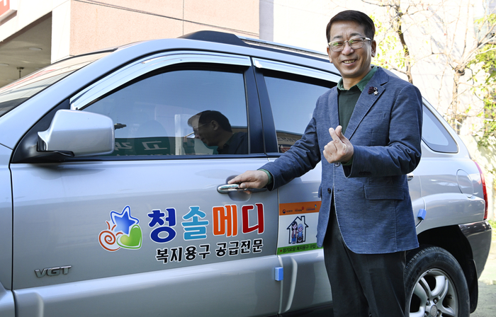 20일 오전 대구 서구 청솔메디 사무실에서 고창화 서구 청년회장이 자원봉사를 시작하게 된 계기를 말하고 있다. 이윤호 기자 yoonhohi@yeongnam.com