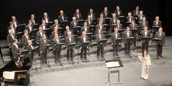 합창단 은빛메아리 공연 모습. <합창단 은빛메아리 제공>