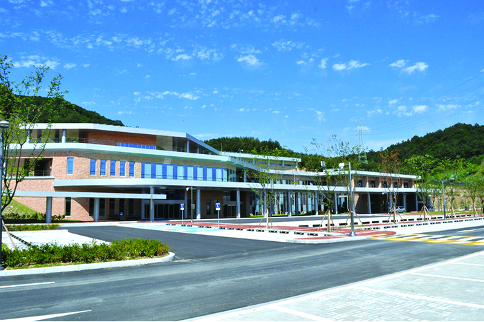 장례문화의 새로운 패러다임을 구축한 구미시추모공원 전경.<구미시 제공>