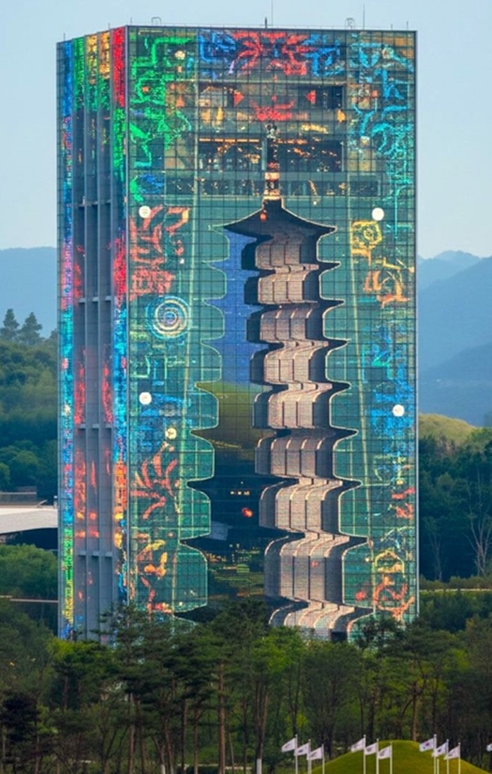 경북도가 경주타워에 투명 LED 파사드를 활용해 경주 APEC 랜드마크를 조성한다는 계획이다.<경북도 제공>