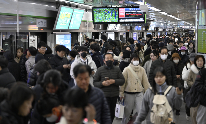 [포토뉴스] 대구교통공사 노동조합 시한부 파업, 붐비는 반월당역