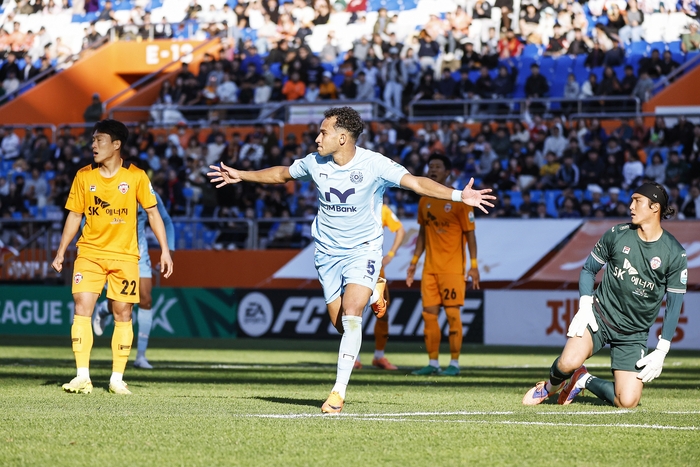 23일 제주월드컵경기장에서 열린 K리그1 37라운드 제주전에서 동점골을 터뜨린 대구의 지오바니가 기쁨의 세리머니를 하고 있다.<대구FC 제공>