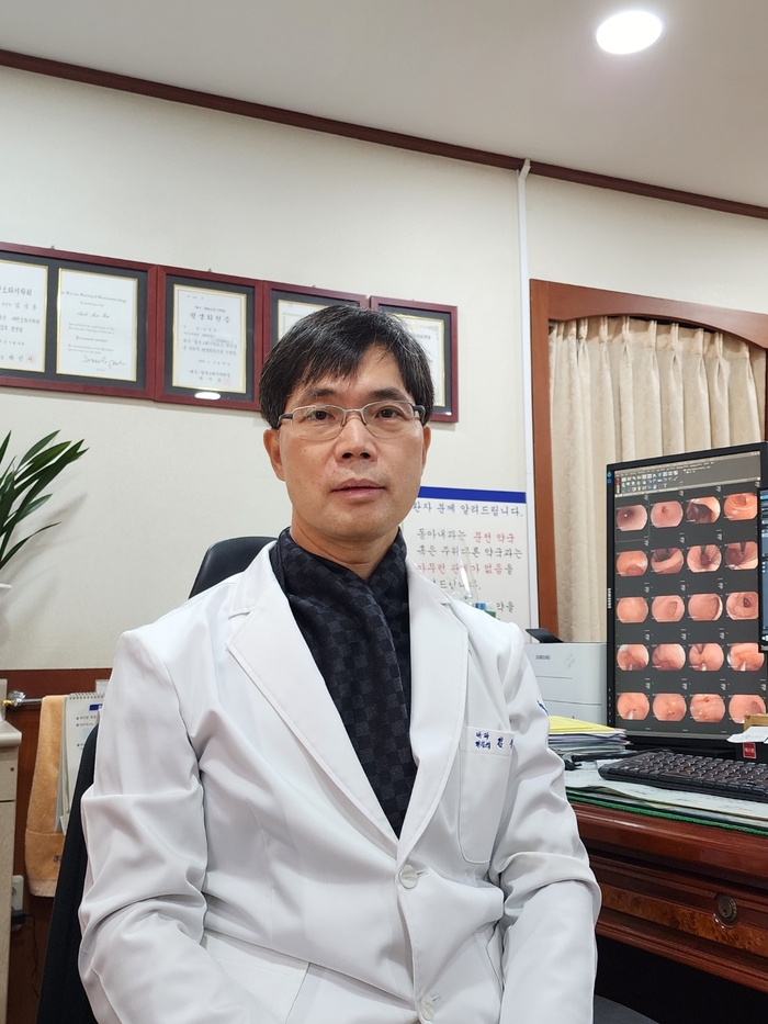 김석준 대구시의사회 대의원회 의장이 지역 의료결정권 확립, 생활권 기반 병상관리, 필수의료 인력난 해법 등을 설명하고 있다.<대구시의사회 제공>