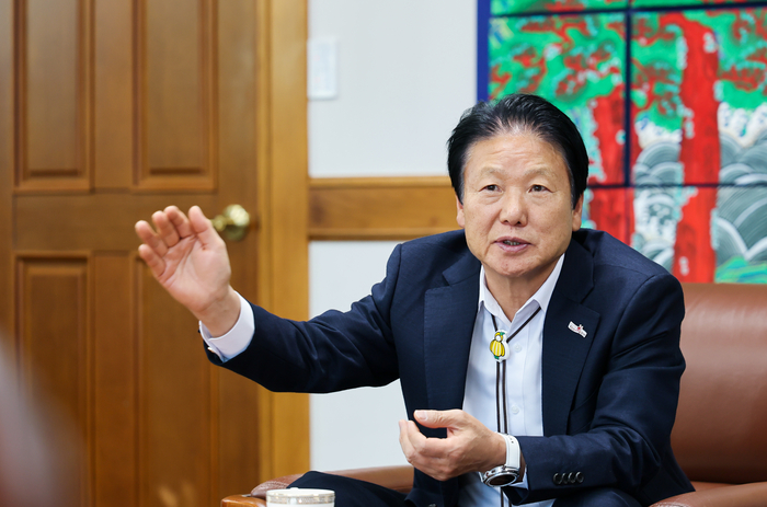 이병환 성주군수가 청년농업인 육성을 위한 설명을 하고 있다. <성주군 제공>