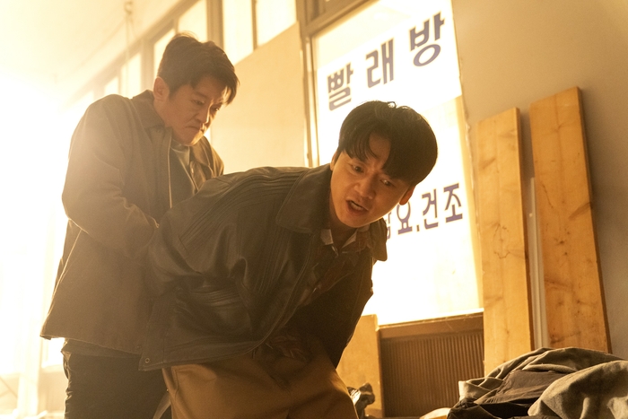 내달 3일 개봉하는 코믹액션영화 정보원 <엔에스이엔엠 제공>