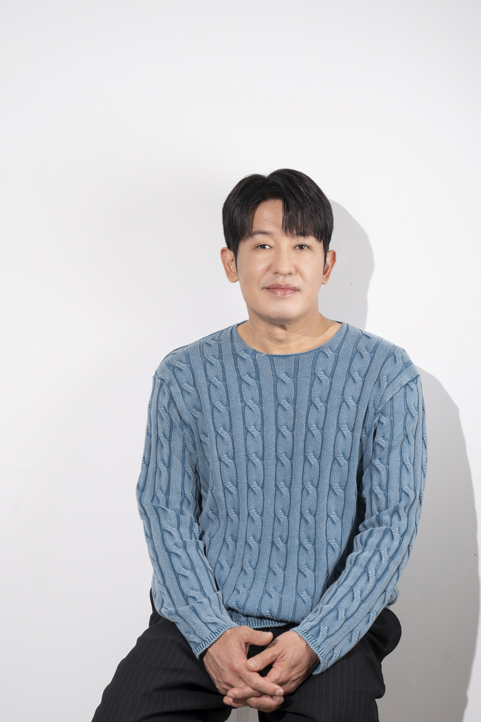 내달 3일 개봉하는 코믹액션영화 정보원에서 형사 역할로 컴백하는 배우 허성태. <엔에스이엔엠 제공>