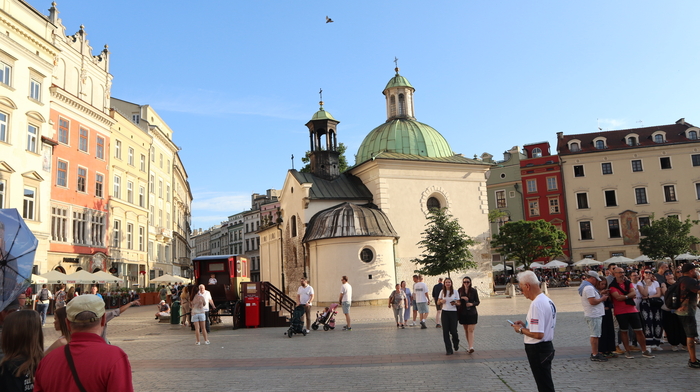 크라쿠프에서 가장 오래된 교회인 성 보치에하 교회. 로마네스크, 고딕, 르네상스, 바로크 양식이 다채롭게 섞여 있다.