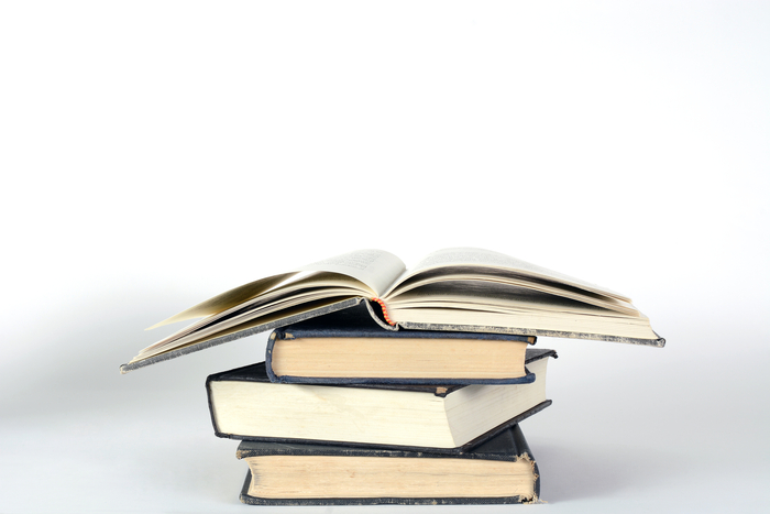 제32회 영남일보 책읽기상에서 박수진씨가 머무르지 말고, 건너라로 대학·일반부 최우수상을 수상했다. 중·고등부에서는 쌍둥이 형제인 이태윤·이윤성(대구 사대부중2)군이 나란히 최우수상 수상자로 뽑혔다. <게티이미지뱅크>