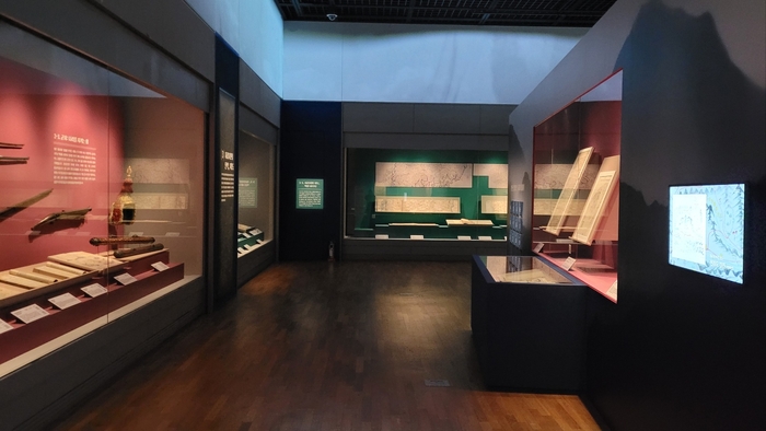 사람과 땅, 지리지에 담다展(전)이 열리고 있는 국립대구박물관 전시장 전경.<임훈기자 hoony@yeongnam.com>