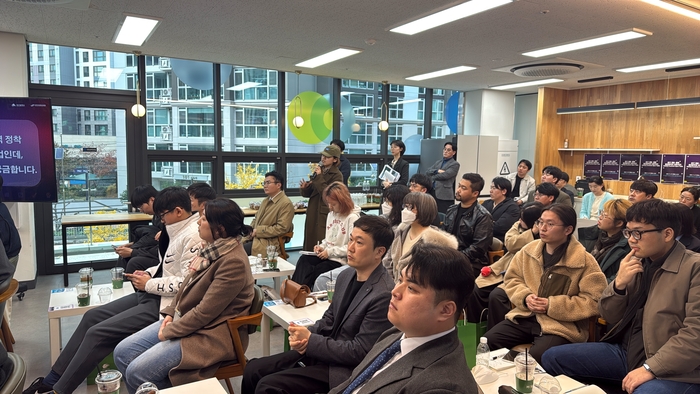 임자영 피터게임즈 대표가 지역 정착을 위한 대구시의 지원 사업 계획과 규모에 대한 질의를 하고 있다. 이동현 기자