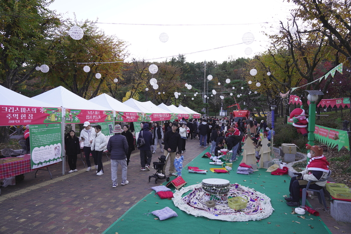 지난해 열린 2024 산타 브라이튼 시즌 행사 모습. <행복북구문화재단 제공>