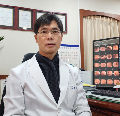 김석준 대구시의사회 대의원회 의장이 지역 의료결정권 확립, 생활권 기반 병상관리, 필수의료 인력난 해법 등을 설명하고 있다.<대구시의사회 제공>