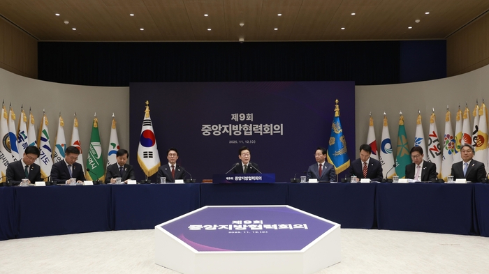 이재명 대통령이 12일 용산 대통령실에서 중앙지방협력회의를 주재하고 있다. 연합뉴스