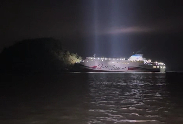 [속보]전남 장산도 인근서 여객선 좌초…승객 267명 해경 구조 중