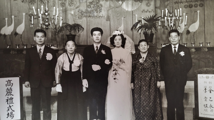 이정호·한태은 부부는 슬하에 4남1녀를 뒀다. 사진은 셋째딸 이혜란(80) 씨의 결혼식 모습으로, 맨 오른쪽에 서 있는 이가 이정호 선생이다. 독자 제공