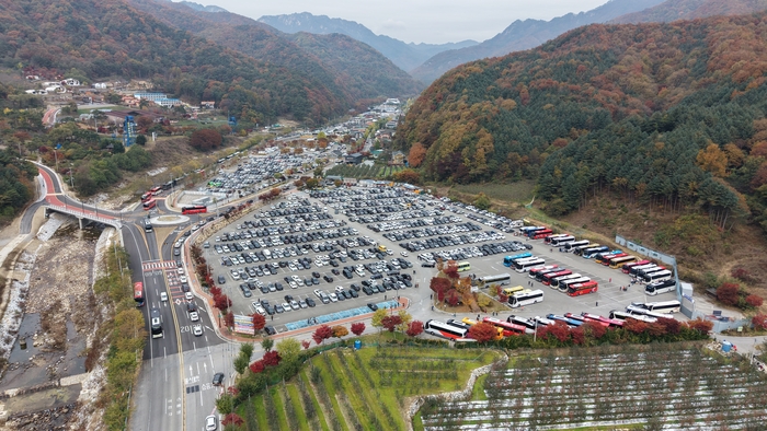 문경새재도립공원 주차장전경. <문경시제공>