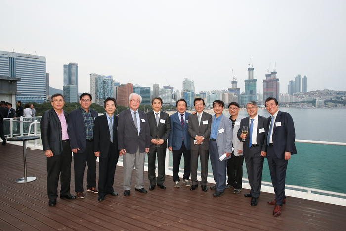 대한 뇌종양학회에서 뇌종양치료를 주도하는 의학자들<경북도 제공>