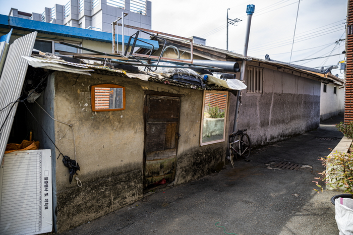 대구 북구 복현1동의 도시재생 뉴딜사업 이전 모습. 낡은 주택과 좁은 골목 등 피난민촌 시절의 생활 흔적이 고스란히 남아 있다. 북구청 제공