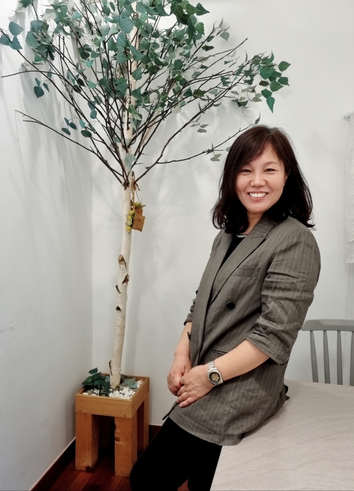 포항에서 활동 중인 김살로메 소설가. 최근 신간 소설집 뜻밖의 카프카를 펴냈다.