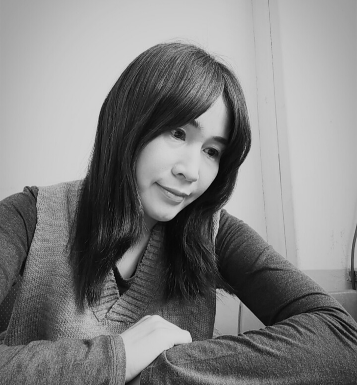 2010년 영남일보 신춘문예 시 부문으로 등단한 하기정 시인.