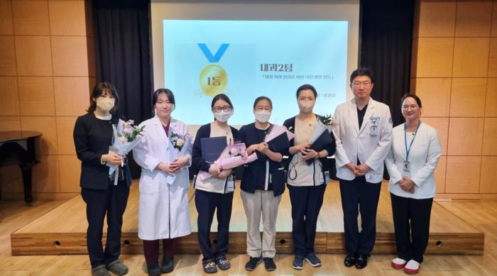 효성병원 제13회 QI경진대회에 참여한 의료팀들이 기념 촬영을 하고 있다.<효성병원 제공>