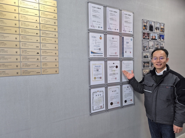 강태훈 <주>지오로봇 대표가 그동안의 수상 실적에 대해 설명하고 있다. 이승엽기자