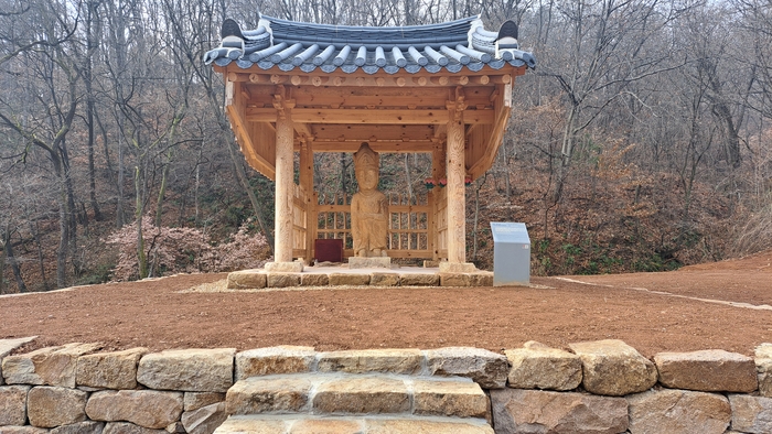 학술조사를 거쳐 새로 단장한 목가리 미륵불