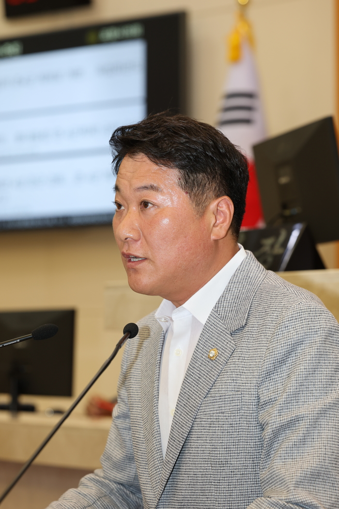 양윤제 포항시의회 예산결산특별위원회 위원장. <포항시의회 제공>