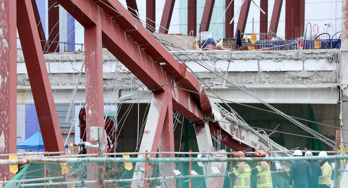 광주대표도서관 붕괴 사고 사흘째인 13일 오전 광주 서구 치평동 사고 현장 모습. 연합뉴스