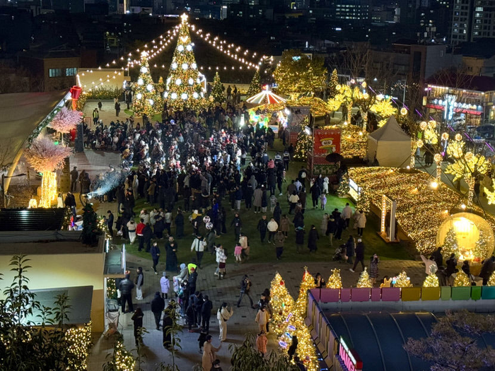 지난해 대구 남구의 앞산 크리스마스 축제 모습. <영남일보 DB>