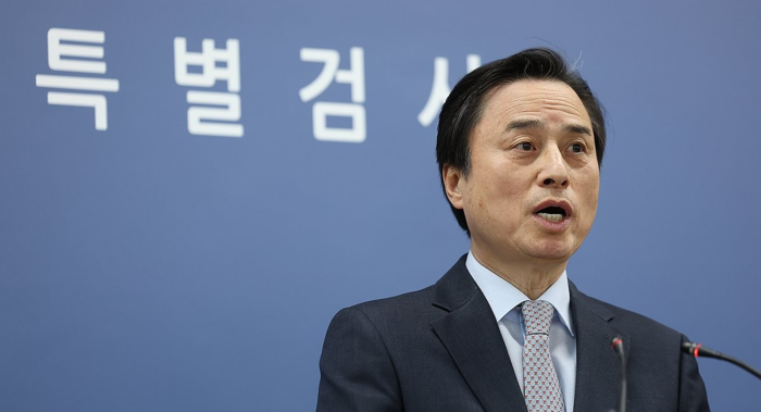 조은석 특별검사가 15일 서울 서초구 서울고검 기자실에서 12·3 비상계엄 사태 관련 내란·외환 사건 최종 수사 결과를 발표하고 있다. 연합뉴스