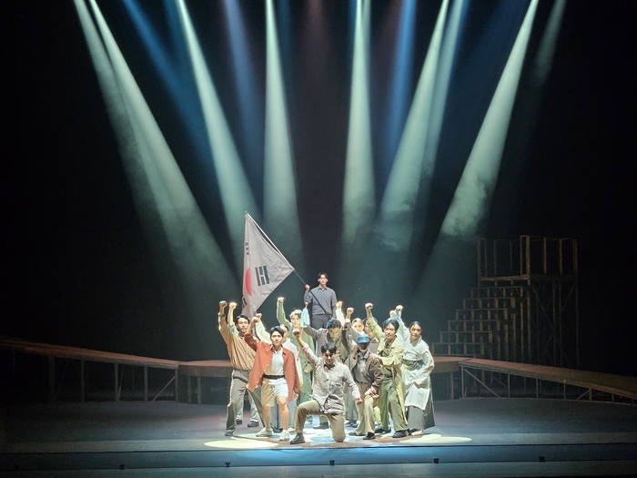 뮤지컬 독립군 아리랑 무대에 오른 이정민 배우. 무대에 함께 오른 앙상블 배우들의 처우는 노동의 대가에 비해 열악하기만 하다. <이정민 배우 제공>