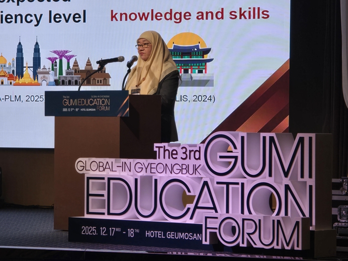 다툭 하비바 압둘 라힘(Datuk Dr. Habibah Abdul Rahim) 동남아시아교육장관기구 사무총장이 개회사를 하고 있다<박용기 기자>