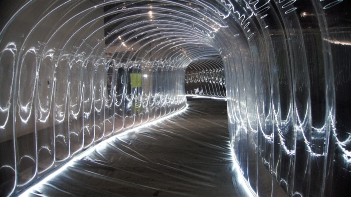 나의 집은 나 전시의 인피니트 루프. 관계의 그물망과 삶의 흔적, 사람들의 기억을 형상화한 공간으로 도시와 자연, 내부와 외부의 경계를 흐린다.