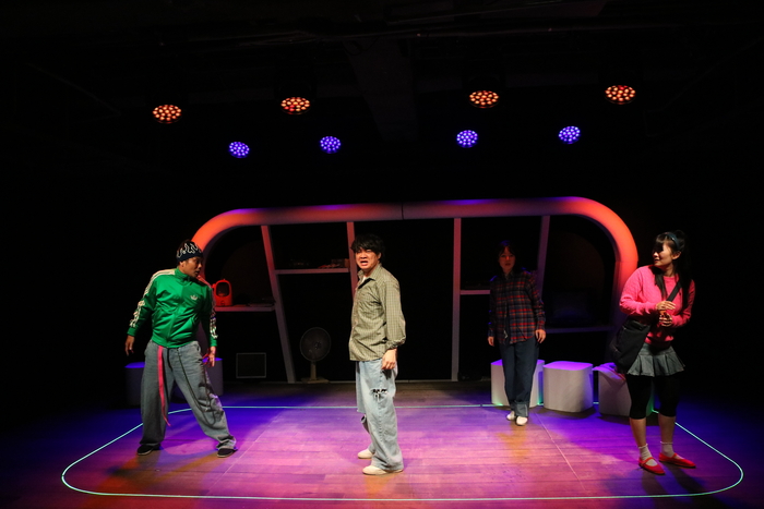 기억하나, 그 시절 동성로…우정·사랑·추억 부르는 연극 ‘만남의 광장’ 리뷰