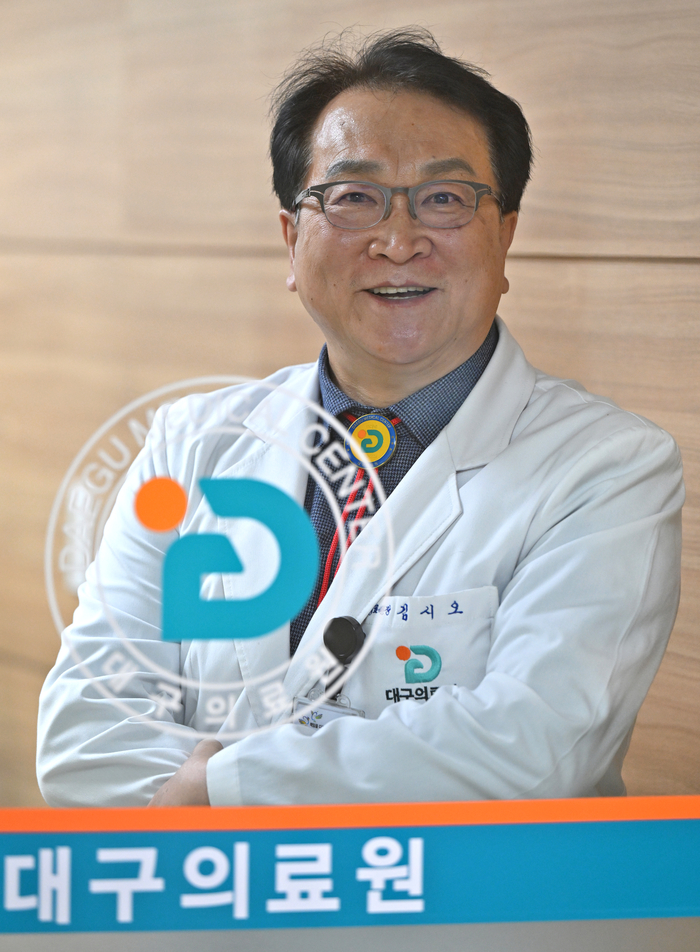 김시오 대구의료원장이 장기요양 재택의료센터 시범사업과 관련해 의료의 역할 변화와 통합돌봄의 방향에 대해 설명하고 있다.이지용기자 sajahu@yeongnam.com