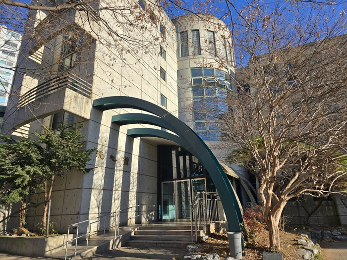 대구 상인동 도시가스 폭발참사 희생자들의 추모관으로 마련된 영남중학교 세심관 전경. 김현목 기자