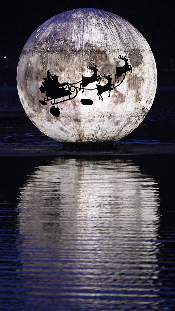 21일 대구 달성군 송해공원에서 겨울 경관조명 사업인 별빛 산타 레이크가 점등되어 시민들로 하여금 연말 분위기를 느끼게 하고 있다. 
이현덕기자 lhd@yeongnam.com