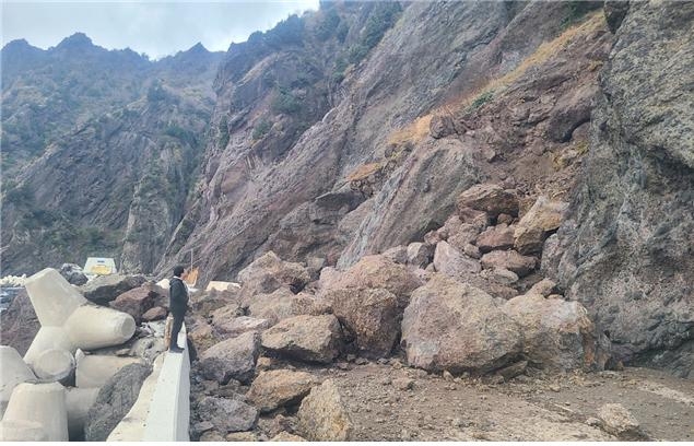 낙석 현장 모습. 울릉군 제공