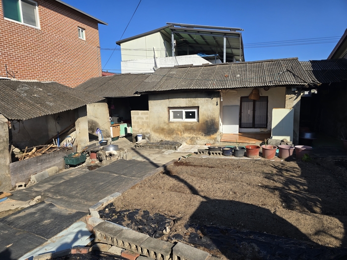 대구시 달성군 하빈면 봉촌리 마을은 1950년대 정부 주도로 전쟁으로 재난을 입은 전재민을 위해 만들어졌으며 당시 주택 구조를 보여주고 있다. 김현목 기자