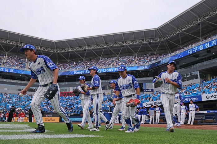 경기에 출전 중인 삼성 라이온즈 선수단. <삼성 라이온즈 제공>