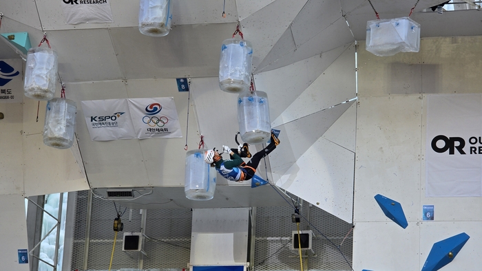 올해 1월 12일 청송에서 열린 UIAA 아이스클라이밍 월드컵에 전 세계 18개국에서 118명의 선수가 참가해 치열한 경쟁을 펼쳤다. <청송군 제공>